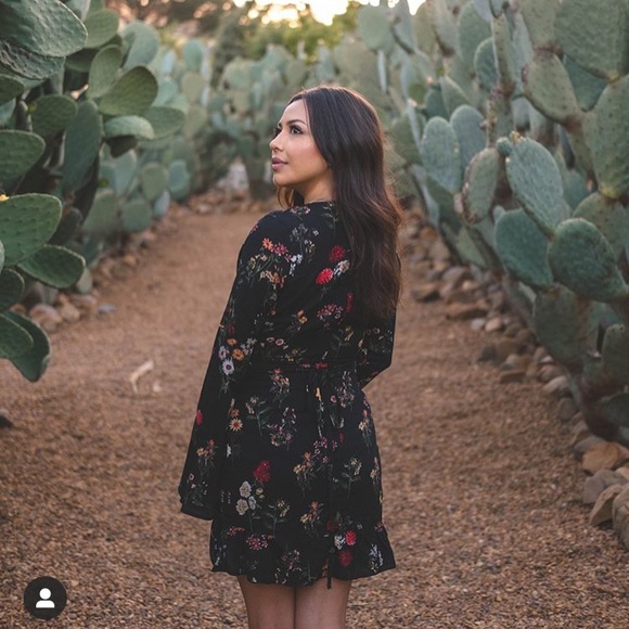 Missguided Dresses & Skirts - Black flower print dress